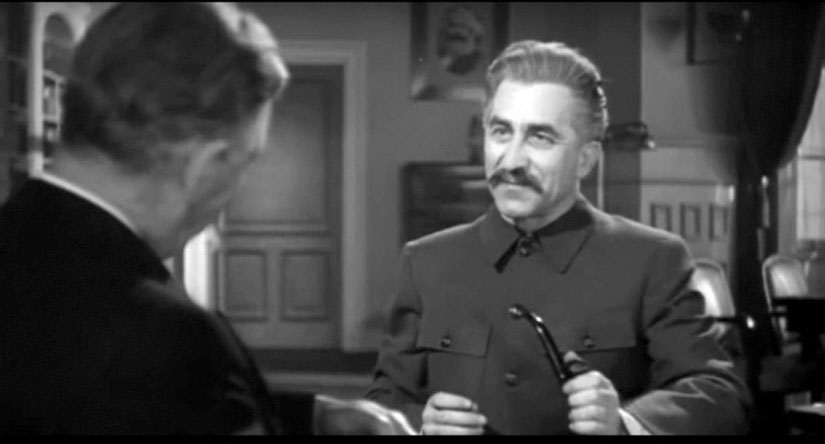 Кадр из фильма "Миссия в Москву".