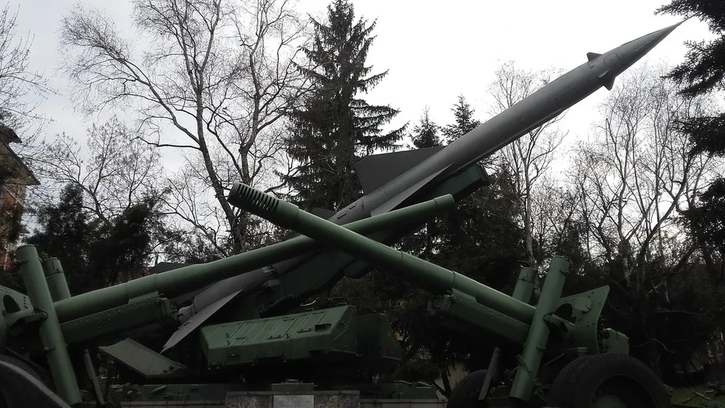 Памятник в Шумене из советского оружия. Фото Владимира Тулина.