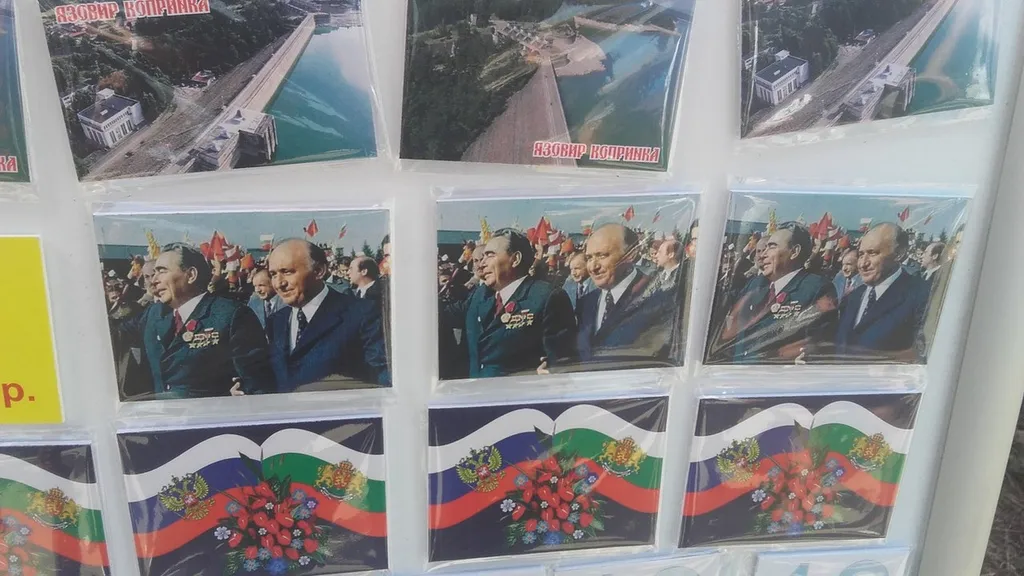 Магниты с Леонидом Брежневым и Тодором Живковым. Фото Владимира Тулина.