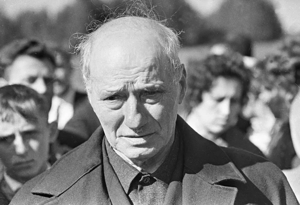 Иосиф Каминский на открытии мемориала "Хатынь" в 1969 году.