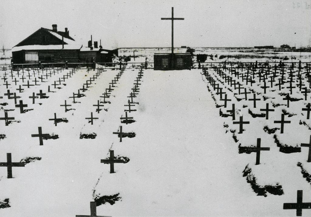Испанское военное кладбище у деревни Григорово зимой 1941 года.