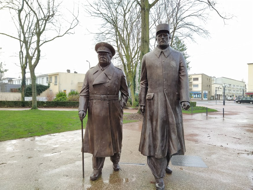 Памятник Черчиллю и Де Голлю в Кале. Фото автора.