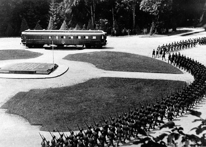 Парад немецких войск после подписания перемирия.