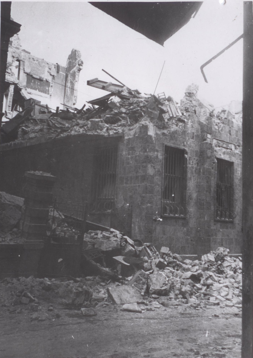 Здание Синода.