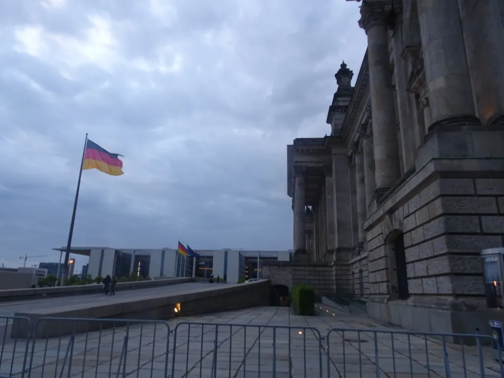 Главный вход в рейхстаг в наши дни. Фото Владимира Тулина.