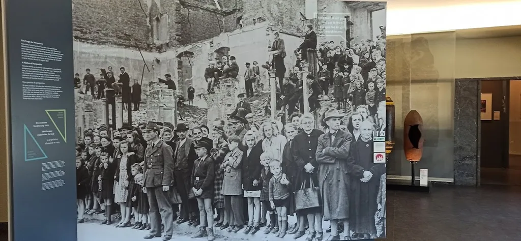 4 июня 1945 года берлинцы были собраны для встречи западных союзников. Музей союзников в Берлине. Фото Владимира Тулина.