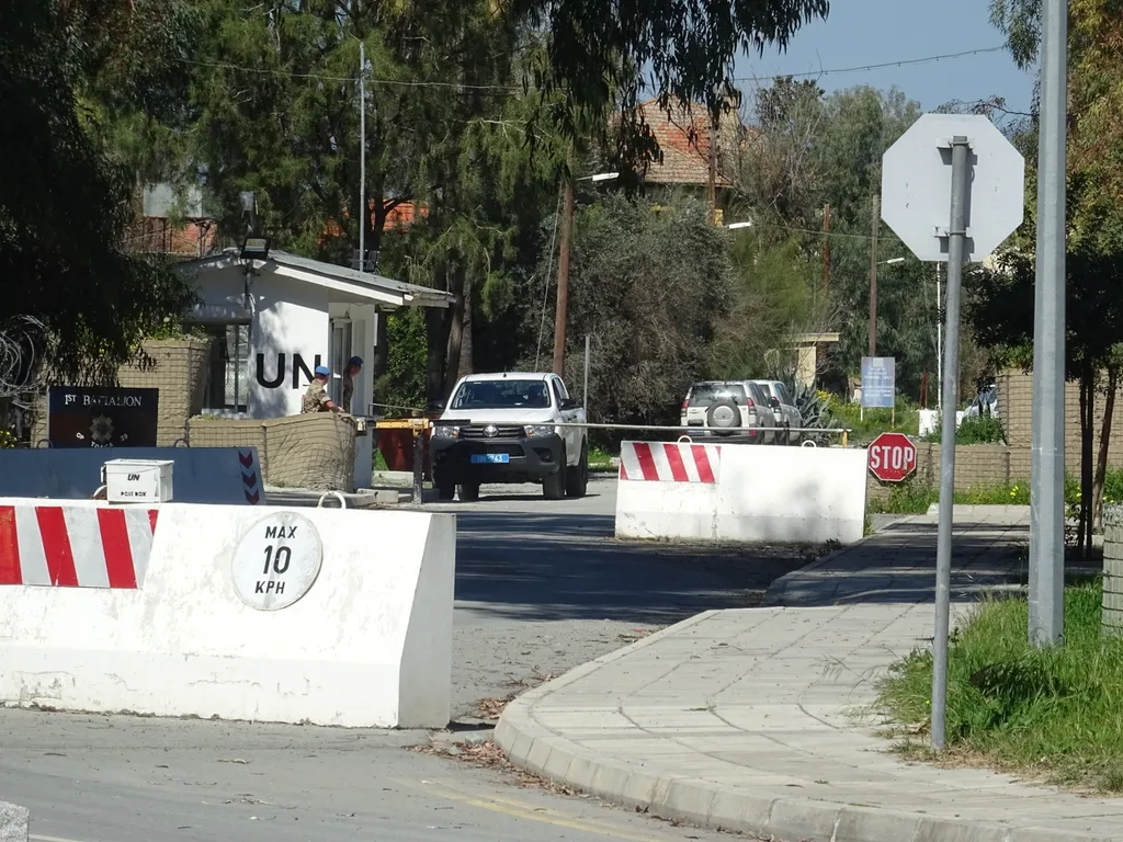 Блок-пост войск ООН. Фото Владимира Тулина.