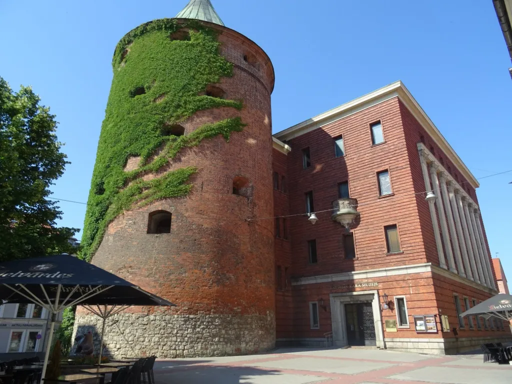 Здание Военного музея в Риге. Фото Владимира Тулина.