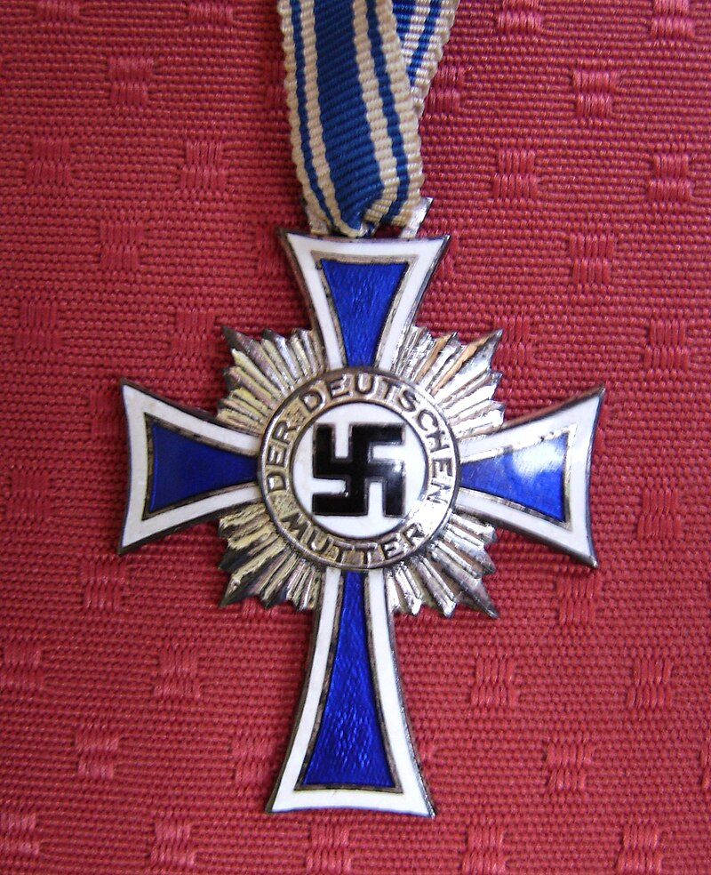 Почетный крест немецкой матери.