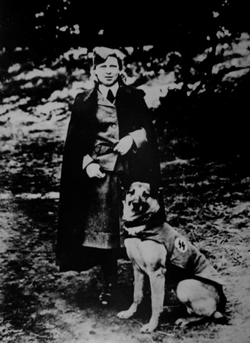 Эьфрида Хут в 1944 году.