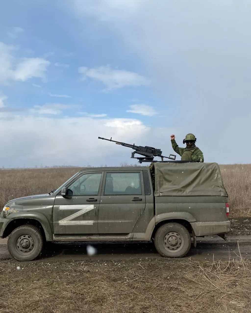 До тех пор, пока УАЗ не угробят окончательно, этот бренд будет неразрывно связан с армией и войной. Это и сейчас так.