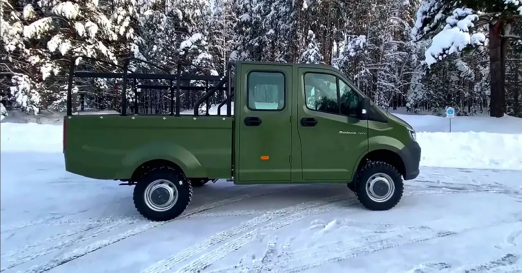 Полноприводный "Соболь" с бортовой платформой