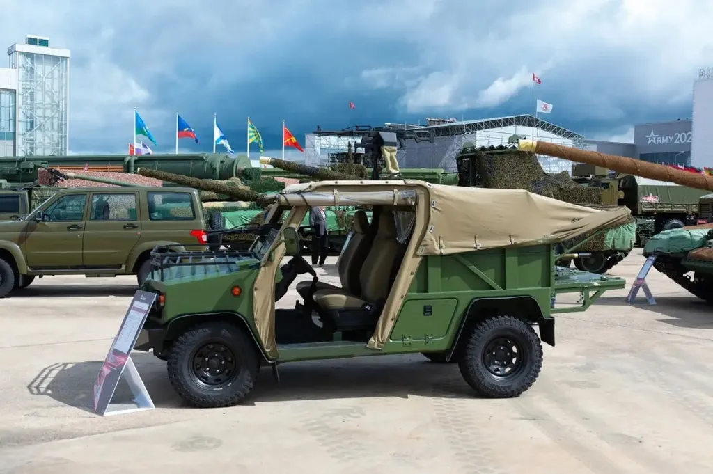 "Улан-1". Видно, что борт адаптирован к креплению носилок для раненого. В целом, это очень продуманная машина.