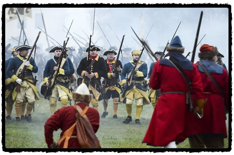 Участники военно-исторических клубов из разных стран во время реконструкции сражения в Нарвском Замке. Фестиваль посвящен 315-летию сражения Северной Войны между войсками Петра I и Карла XII.