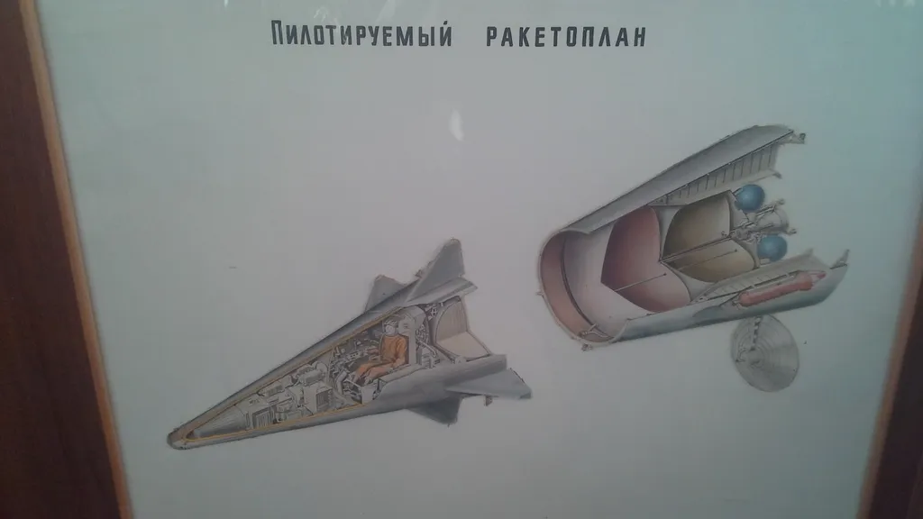 Ранние проекты очень сильно не для слабонервных. Тем не менее, отдельные решения этой конструкции дали по вопросам управляемости на гиперзвуке потомство чуть ли не до «Орешника» включительно.