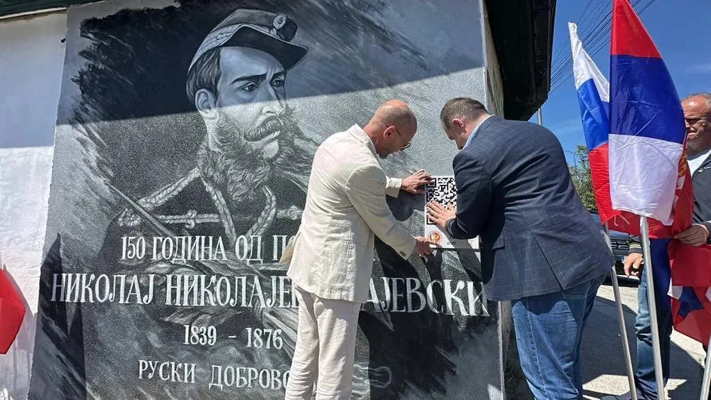 Масштабное изображение русского добровольца в сербском городе Ниш3 дня назад