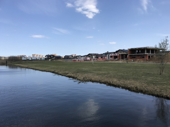 Обзор коттеджных поселков Павловы озера и Pavlovo Village на Новой риге