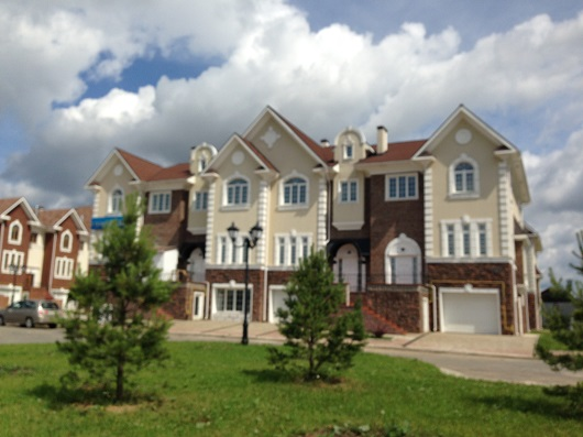 Пример таунхаусов в коттеджном поселке Онегино