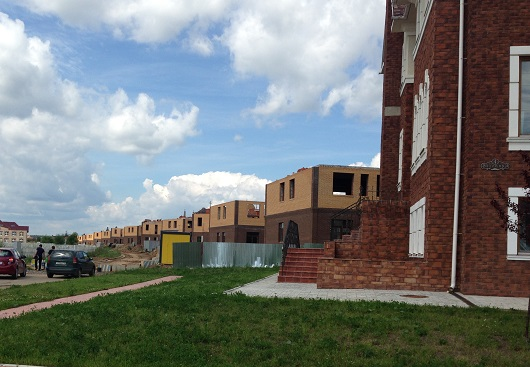 Строящаяся очередь таунхаусов в КП Онегино