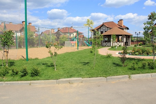 Спортивная и детская площадка в общественной зоне КП Старая Рига