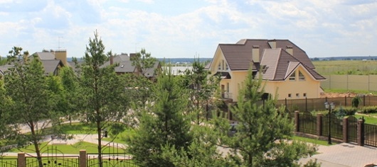 Территория коттеджного поселка Кедры