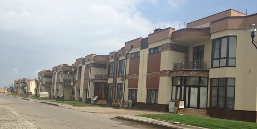 Поселок таунхаусов Покровский лето 2013 г