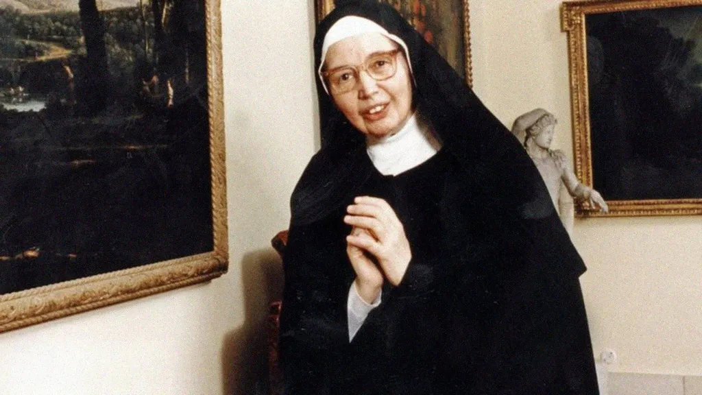 Сестра Венди Бекетт в зале искусства XIX века. Источник изображения: wikipedia.org