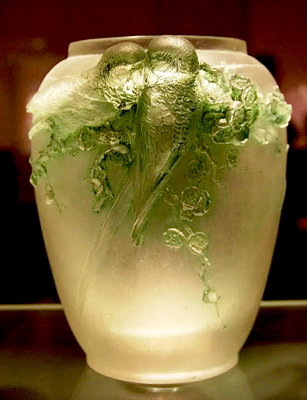 Рене Лалик. Ваза с попугаями